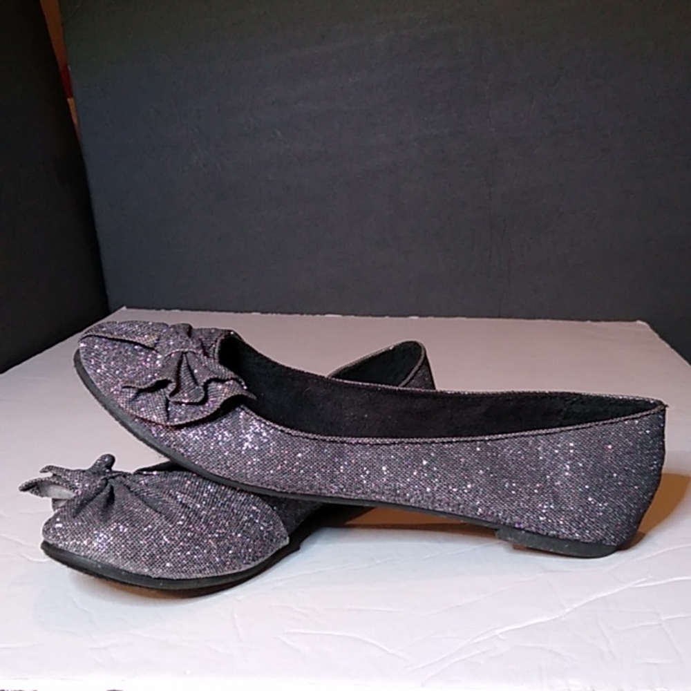 Rocket Dog . Silver Sparkly . Women's Flat shoes Size 7 M . Pre-owned